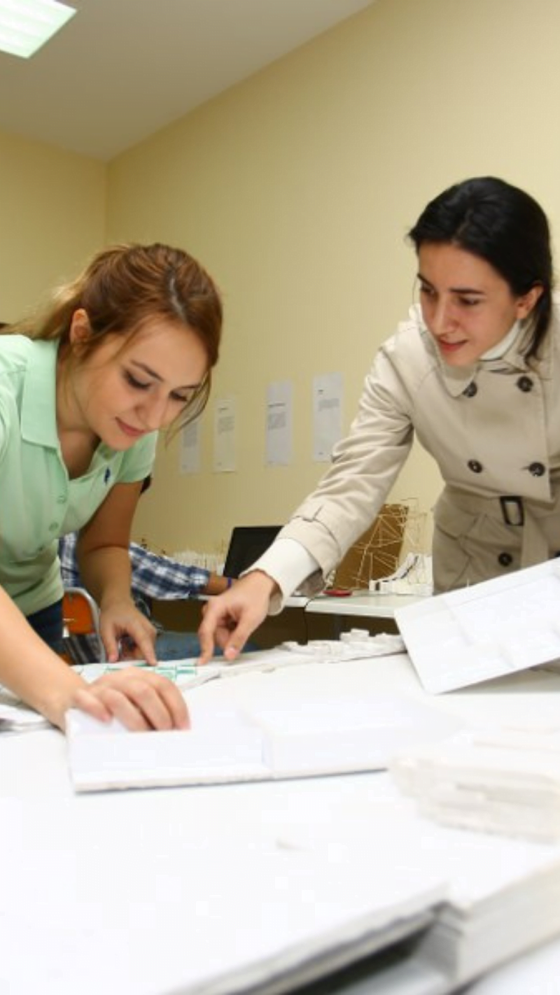 istanbulYeniYuzyilUnivercityApplyPhoto2